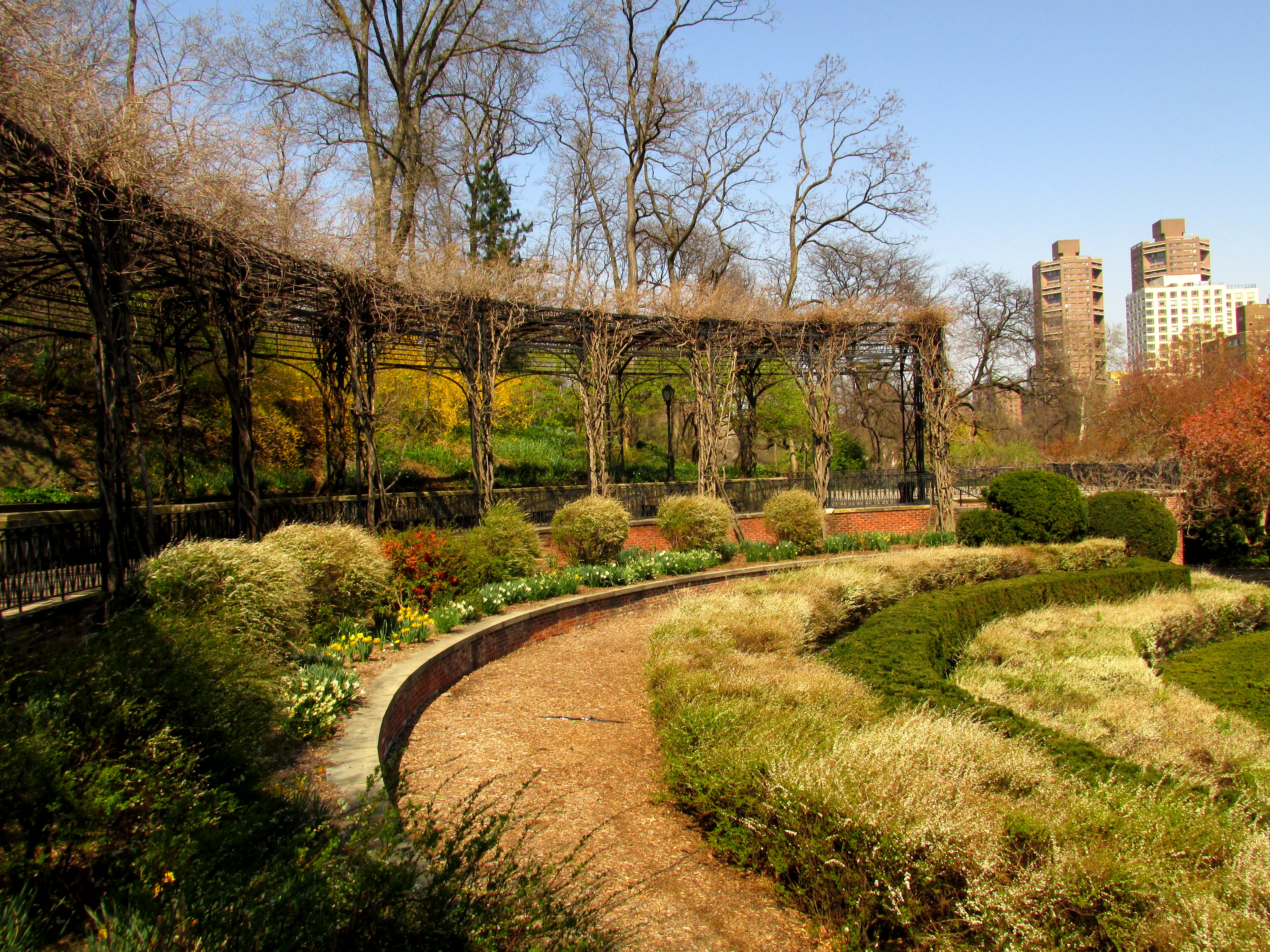 Book Notes: The Permaculture Handbook :: Chapter Nine